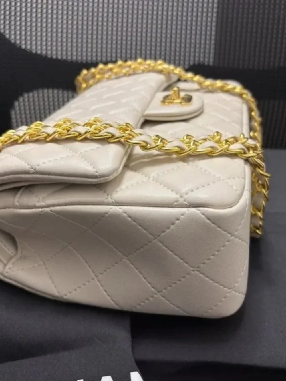 Chanel Classic Flap Quilted White Leather Gold Tone Chain Shoulder Bag - Picture 5 of 11